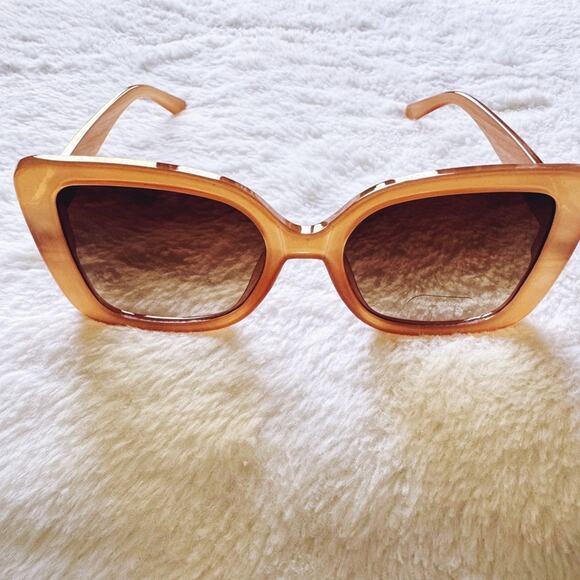 Eva Clear Gold Square-Framed Sunglasses - Picture 4 of 14